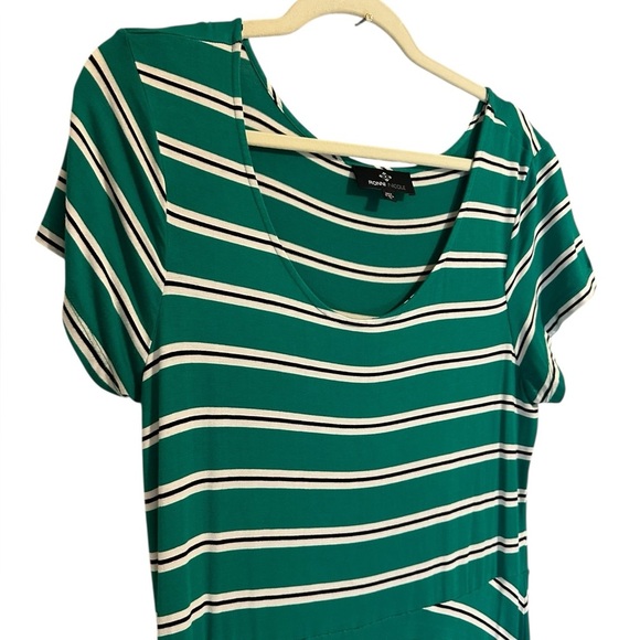 Ronni Nicole White and Green Casual A-Line Maxi Dress Size Large Jersey Striped - Picture 5 of 8